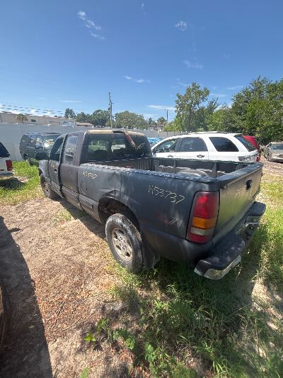 1999 Chevrolet Silverado 1500 Location - Large Trucks & Vans - Row 31 - Stock # H53737