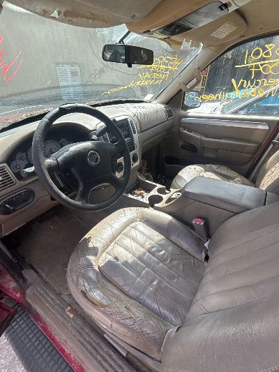2004 Mercury Mountaineer Location - Ford - Row 30 - Stock # H53801