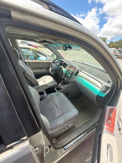 2004 Toyota Highlander Location - Imports - Row 999 - Stock # H53939