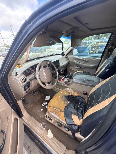 2002 Ford Expedition Location - Large Trucks & Vans - Row 30 - Stock # H53951
