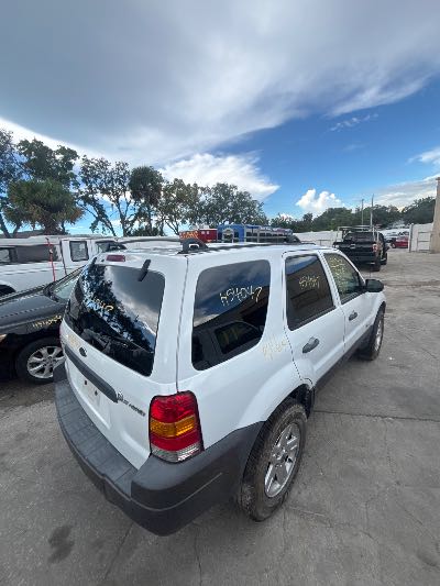 2006 Ford Escape Hybrid Location - Ford - Row 34 - Stock # H54047