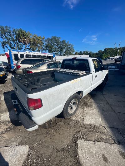 2000 Chevrolet S-10 Location - GM - Row 26 - Stock # H54123