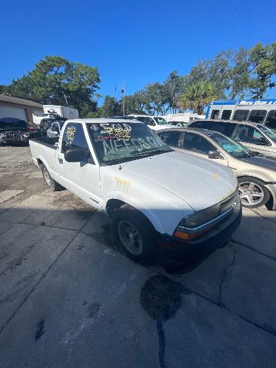 2000 Chevrolet S-10 Location - GM - Row 26 - Stock # H54123