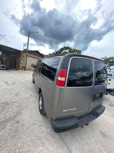 2006 Chevrolet Express Location - Large Trucks & Vans - Row 33 - Stock # H54161
