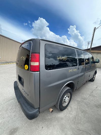 2006 Chevrolet Express Location - Large Trucks & Vans - Row 33 - Stock # H54161