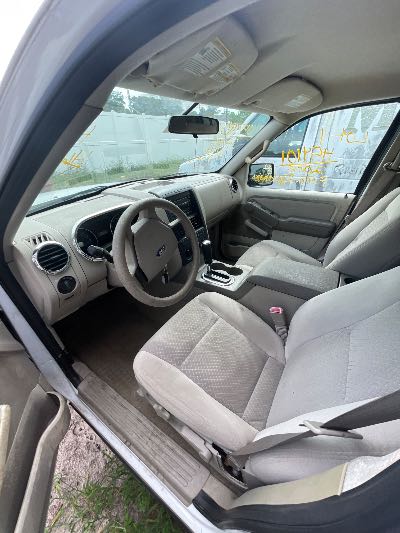 2006 Ford Explorer Location - Ford - Row 37 - Stock # H54101