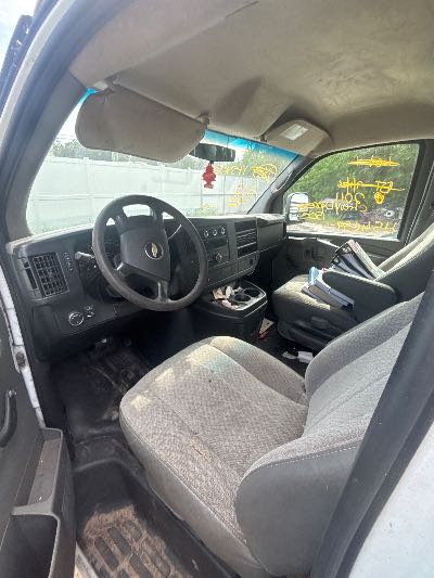 2011 Chevrolet Express 1500 Location - Large Trucks & Vans - Row 48 - Stock # H54059