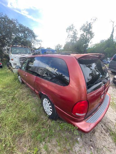 2000 Dodge Grand Caravan Location - Chrysler - Row 43 - Stock # H54099