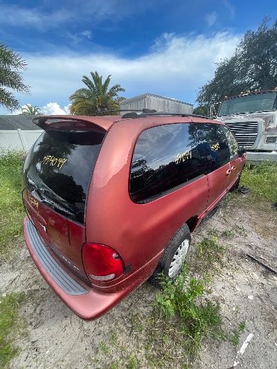 2000 Dodge Grand Caravan Location - Chrysler - Row 43 - Stock # H54099