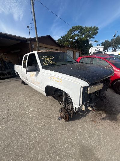 1995 Chevrolet C/K 2500 Location - Large Trucks & Vans - Row 48 - Stock # H54223