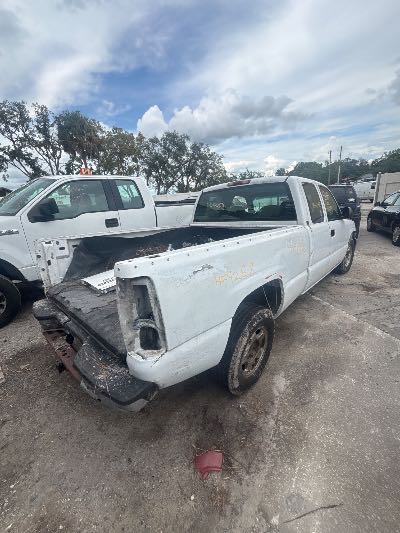 2000 GMC Sierra 1500 Location - Large Trucks & Vans - Row 48 - Stock # H54268