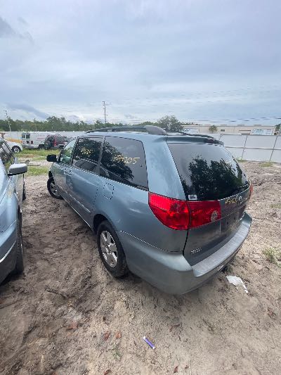 2006 Toyota Sienna Location - Imports - Row 11 - Stock # H54205
