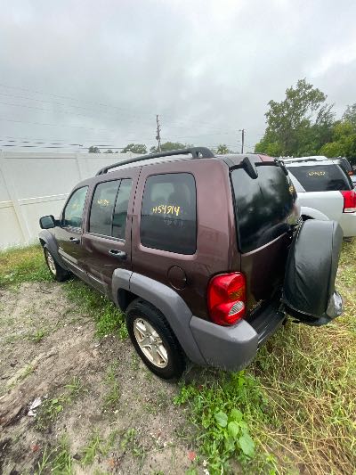2004 Jeep Liberty Location - Chrysler - Row 43 - Stock # H54314