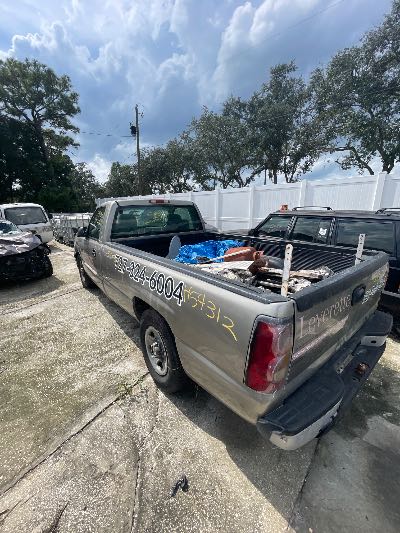 2003 Chevrolet Silverado 1500 Location - Large Trucks & Vans - Row 14 - Stock # H54312