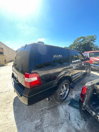 2008 Ford Expedition Location - Large Trucks & Vans - Row 14 - Stock # H54393