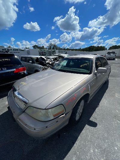 2003 Lincoln Town Car Location - Ford - Row 26 - Stock # H54417