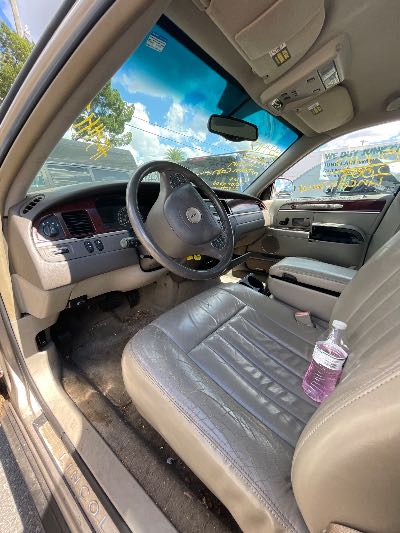 2003 Lincoln Town Car Location - Ford - Row 26 - Stock # H54417