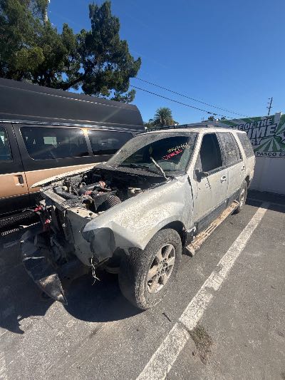 2003 Ford Expedition Location - Large Trucks & Vans - Row 15 - Stock # H54461