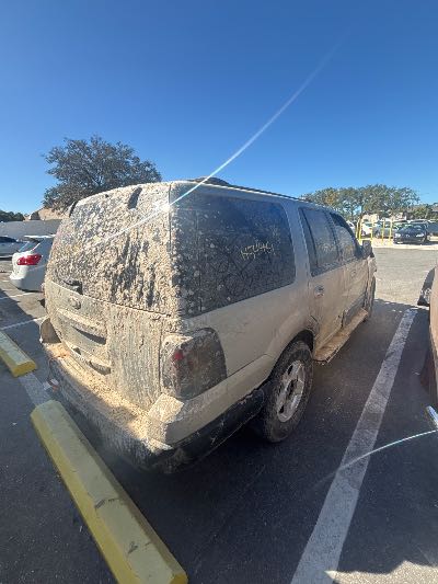 2003 Ford Expedition Location - Large Trucks & Vans - Row 15 - Stock # H54461