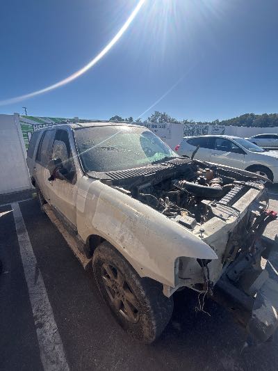 2003 Ford Expedition Location - Large Trucks & Vans - Row 15 - Stock # H54461