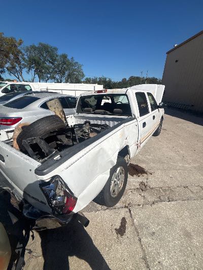 2005 Chevrolet Silverado Location - Large Trucks & Vans - Row 16 - Stock # H54460