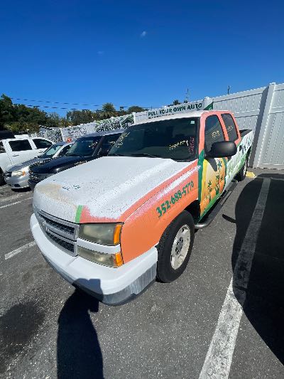 2006 Chevrolet Silverado 1500 Location - Large Trucks & Vans - Row 15 - Stock # H54474