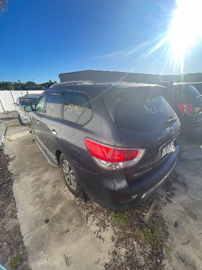 2013 Nissan Pathfinder Location - Imports - Row 20 - Stock # H54453
