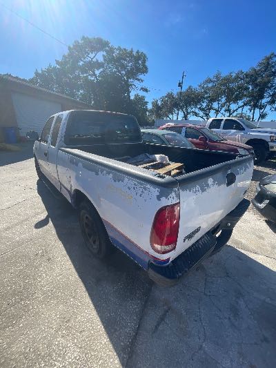 1998 Ford F-250 Location - Large Trucks & Vans - Row 17 - Stock # H54538