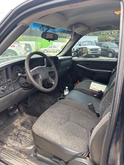 2006 Chevrolet Silverado 1500 Location - Large Trucks & Vans - Row 20 - Stock # H48586