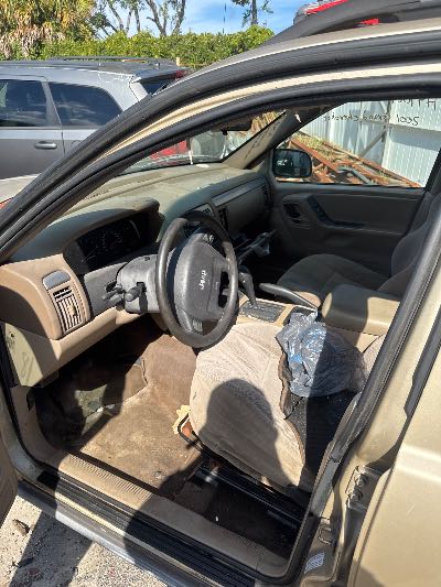 2001 Jeep Grand Cherokee Location - Chrysler - Row 44 - Stock # H49064