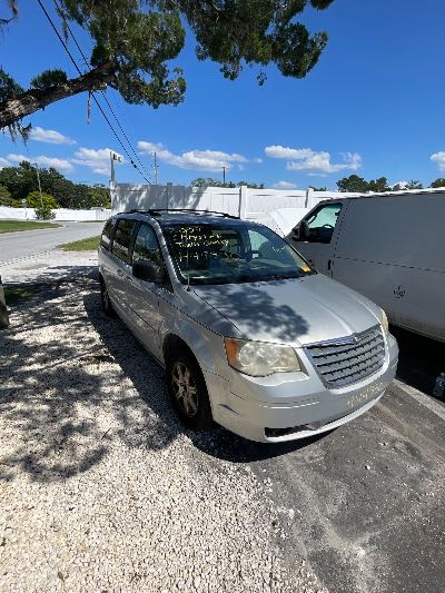 2009 Chrysler Town & Country Location - Chrysler - Row 38 - Stock # H49330