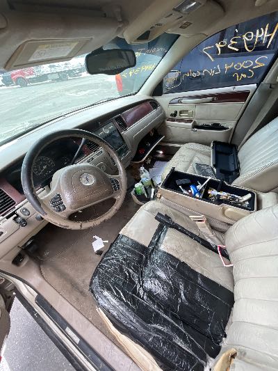 2004 Lincoln Town Car Location - Ford - Row 33 - Stock # H49397