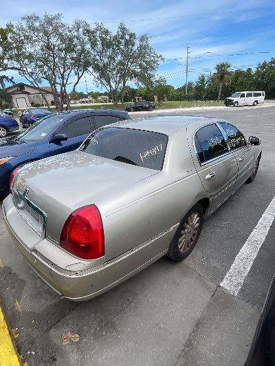 2004 Lincoln Town Car Location - Ford - Row 33 - Stock # H49397