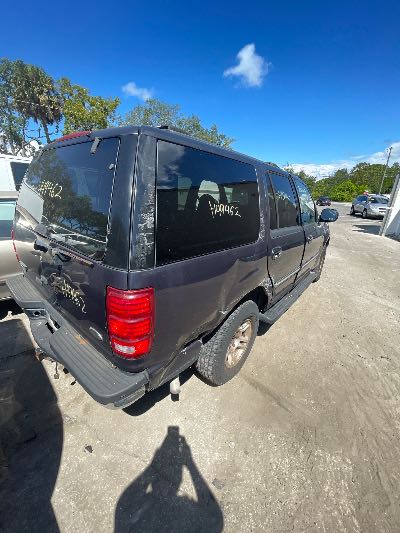 2000 Ford Expedition Location - Large Trucks & Vans - Row 31 - Stock # H49462
