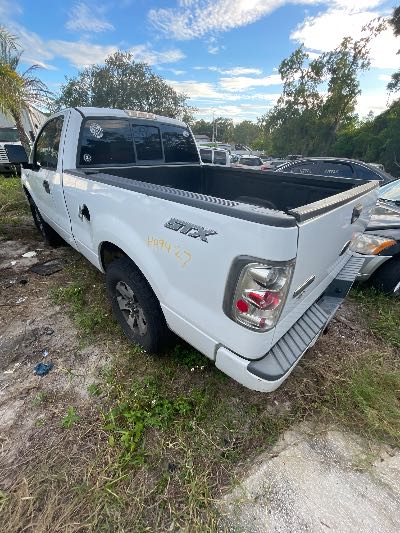 2004 Ford F-150 Location - Large Trucks & Vans - Row 18 - Stock # H49427