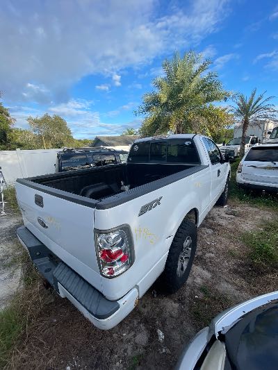 2004 Ford F-150 Location - Large Trucks & Vans - Row 18 - Stock # H49427