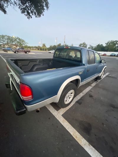 2004 Dodge Dakota Location - Large Trucks & Vans - Row 32 - Stock # H49589