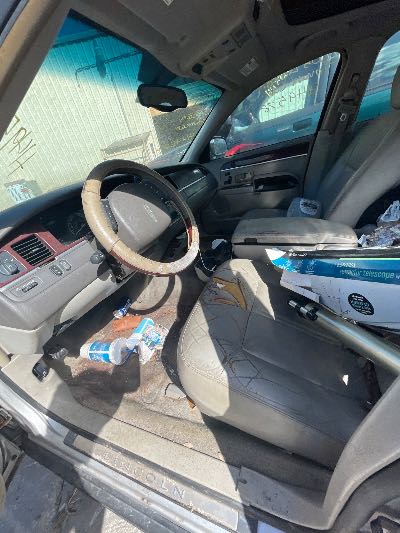 2005 Lincoln Town Car Location - Ford - Row 36 - Stock # H49578