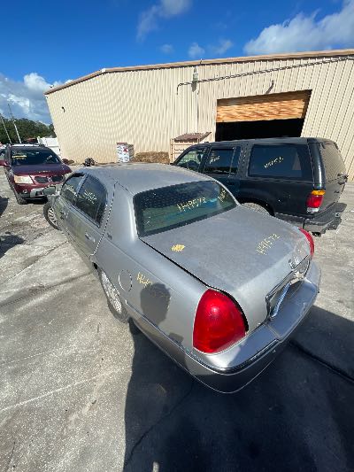 2005 Lincoln Town Car Location - Ford - Row 36 - Stock # H49578