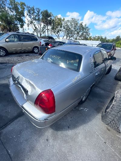 2005 Lincoln Town Car Location - Ford - Row 36 - Stock # H49578
