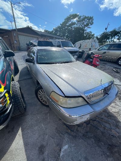 2005 Lincoln Town Car Location - Ford - Row 36 - Stock # H49578