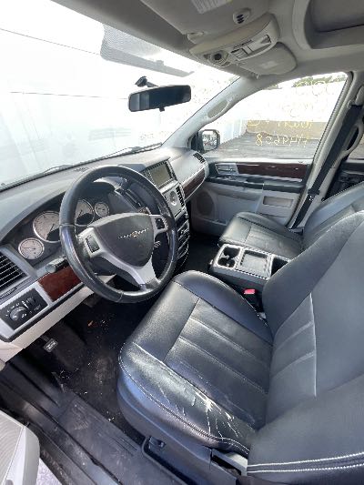 2010 Chrysler Town & Country Location - Chrysler - Row 40 - Stock # H49608