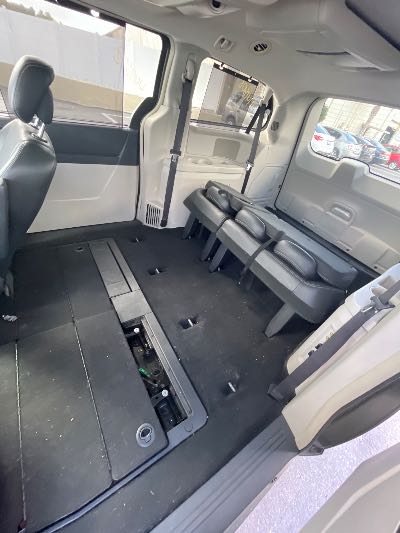 2010 Chrysler Town & Country Location - Chrysler - Row 40 - Stock # H49608