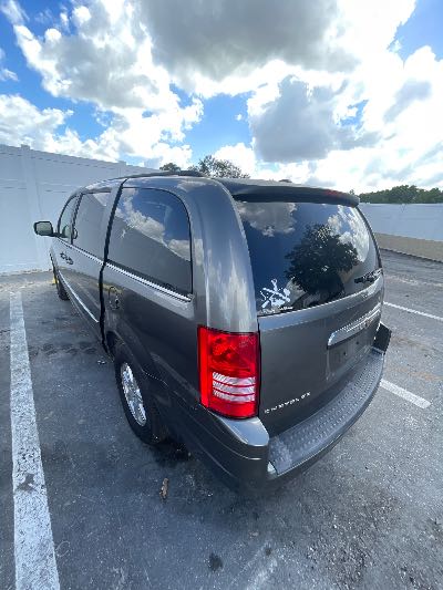 2010 Chrysler Town & Country Location - Chrysler - Row 40 - Stock # H49608