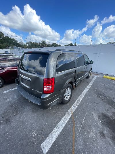 2010 Chrysler Town & Country Location - Chrysler - Row 40 - Stock # H49608