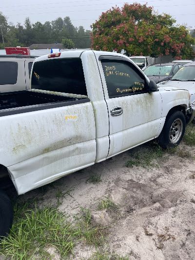 2005 GMC Sierra Location - Large Trucks & Vans - Row 21 - Stock # H49551