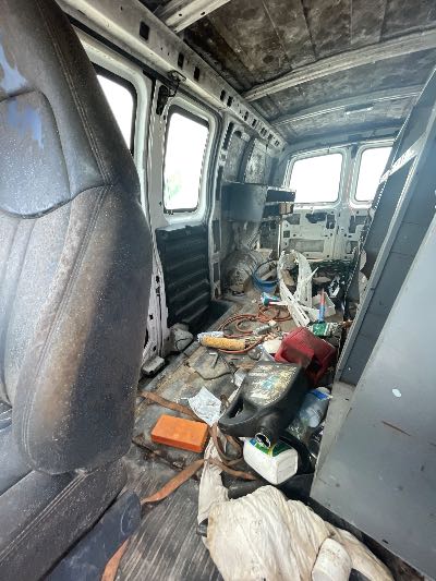 2000 Chevrolet Express Location - Large Trucks & Vans - Row 33 - Stock # H49614