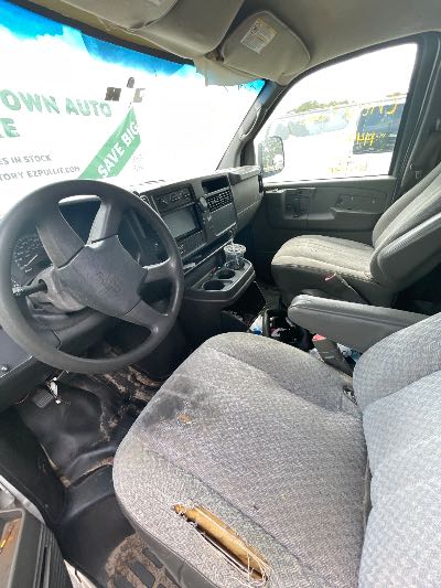 2007 Chevrolet Express Location - Large Trucks & Vans - Row 33 - Stock # H49611