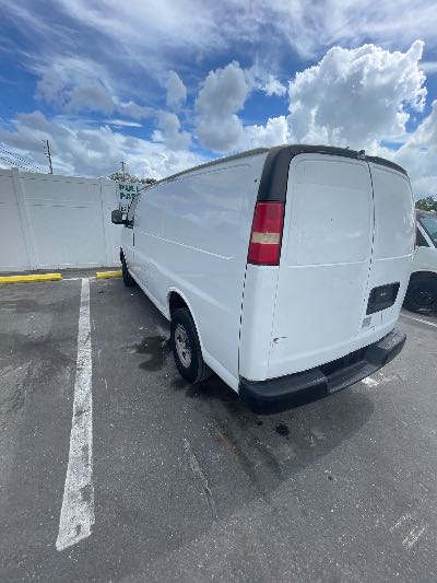 2007 Chevrolet Express Location - Large Trucks & Vans - Row 33 - Stock # H49611