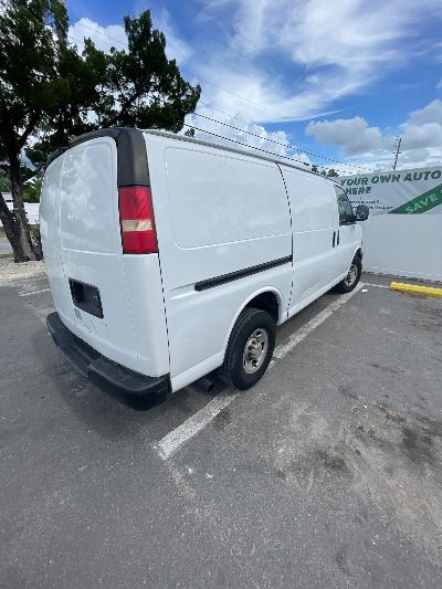 2007 Chevrolet Express Location - Large Trucks & Vans - Row 33 - Stock # H49611